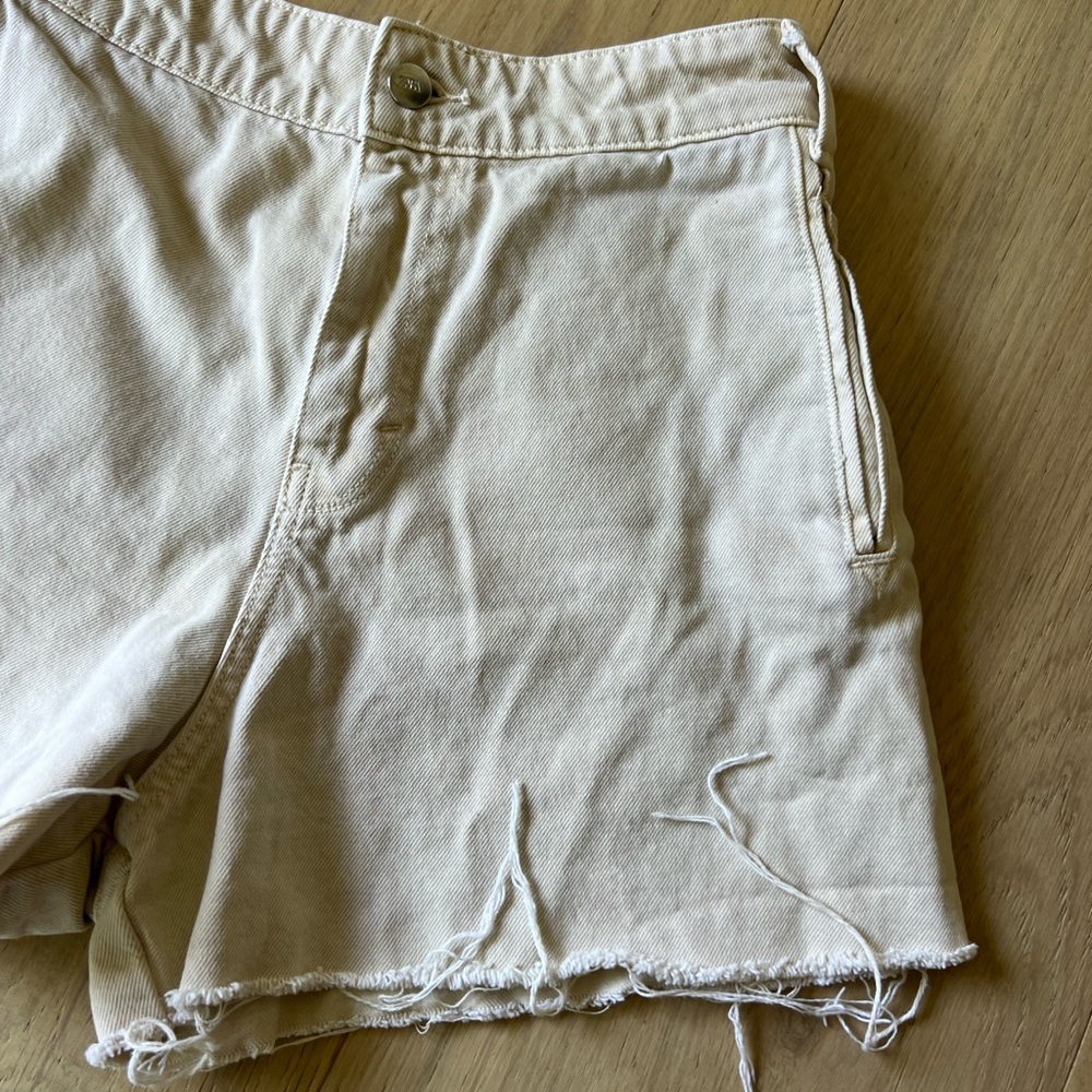 Shorts - Picture 4 of 4